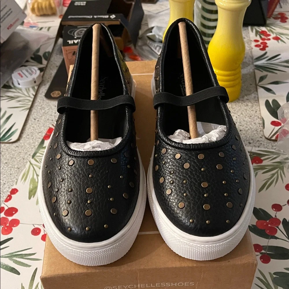 Seychelles Moon child Black Studs Casual Sneakers NEW - Picture 1 of 6